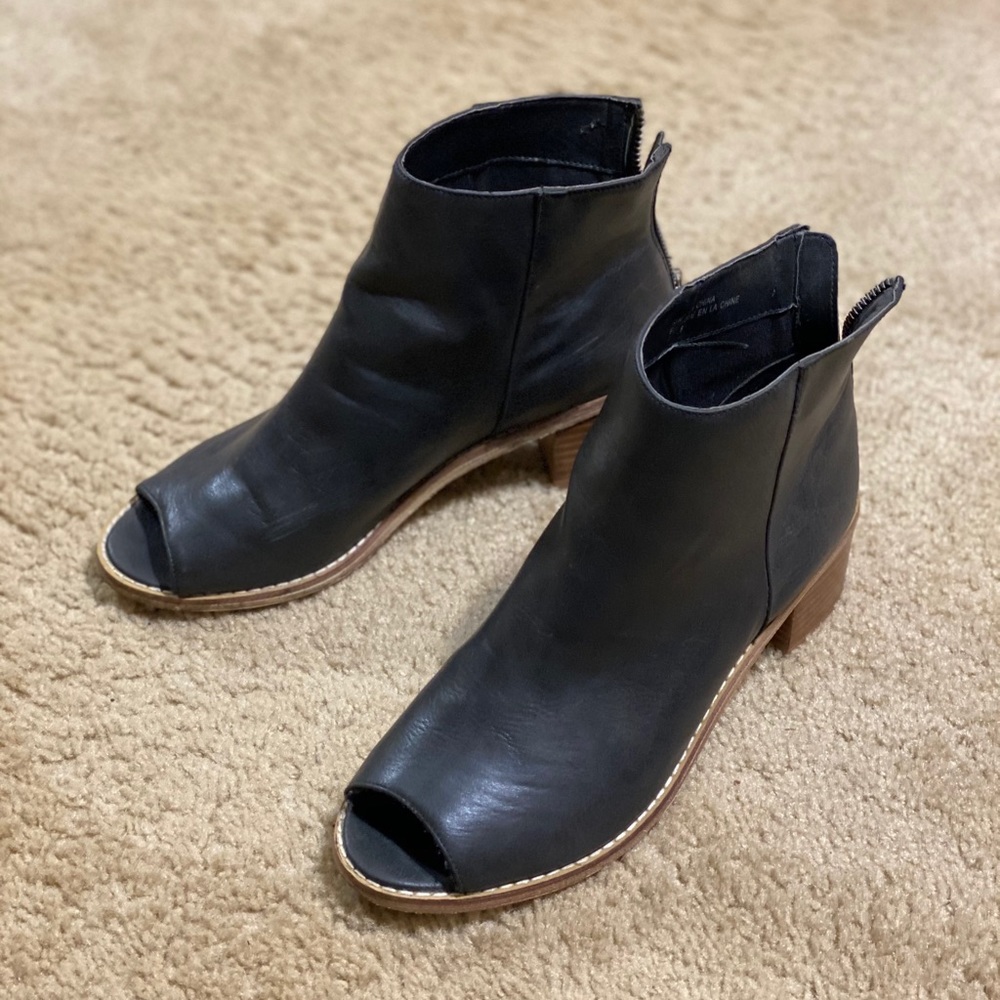 Excote open toe booties size 8